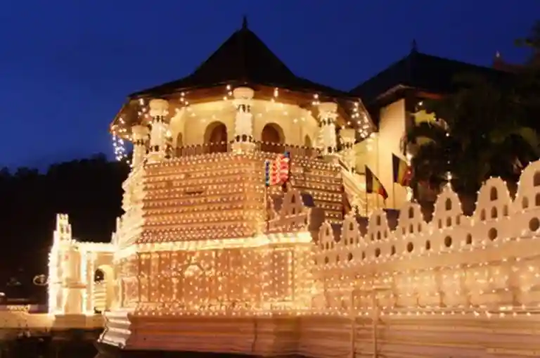 visit the temple of the tooth relic through complete sri lanka tour package from magical isle holidays, a travel agency based in new south wales australia with hassle free booking